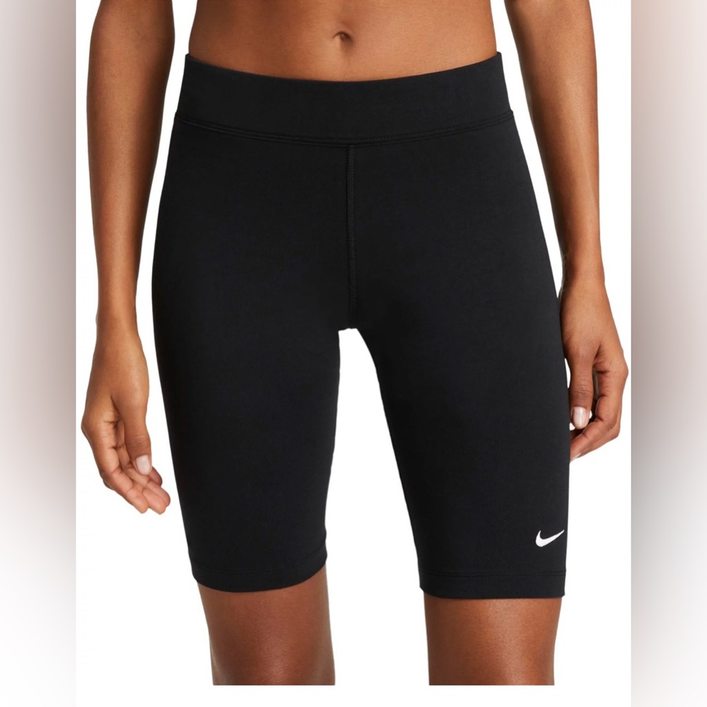 Nike Women’s Sportswear Essential Bike Shorts